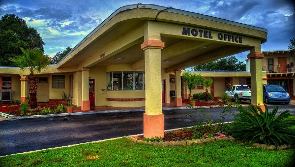 Nassau Holiday Motel image 2