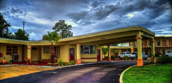 Nassau Holiday Motel image 3