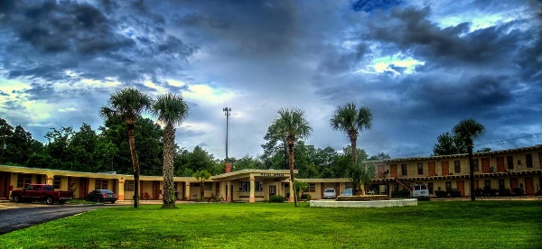 Nassau Holiday Motel image 9